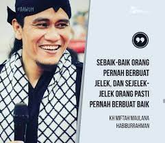 Kamu tidak usah kebanyakan mengatur, karena hidup sudah ada yang mengatur, manusia hidup cukup mengikuti aturan dan bersandar kepada tuhan allah. 40 Kata Kata Bijak Gus Miftah Tentang Kehidupan Penuh Makna