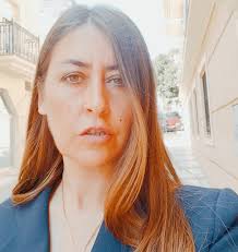 Julia Navarrete renuncia a Vox y tomará posesión como concejala no adscrita  en Benalmádena: “Jamás aceptaría el acta que llevase las siglas del partido  que repudio y me execra”
