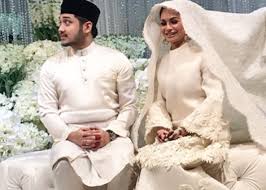 Tahniah tengku zawyah tengku izham 48, atau lebih mesra dipanggil tz bekas isteri datuk khalid mohd jiwa yang telah melangsungkan majlis ikatan pertunangan dengan seorang kerabat diraja pahang. Korg Tak Pelik Ke Dato Siti Mcm Mudah Berbaik2 Dgn Ex Wife Dato K Yg Sgt Jelita Itu Korg Nk Tau Berapa Jumlah Dlm Juta Rm Yg Dato K Bagi Ex Wife Pitam Kihkih