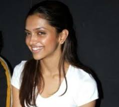 We can define her makeup as heavy on the eyes and very natural on the rest. Top 10 Pictures Of Deepika Padukone Without Make Up