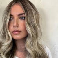 Erin Holl's Instagram, Twitter & Facebook