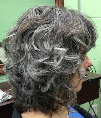 Couleur de base acajou cuivre avec meches blond miel. 60 Magnifiques Styles De Cheveux Gris Femme Coloration Et Teinture
