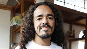 See more of cafe tacuba on facebook. Fotos Vocalista De Cafe Tacvba Se Desnuda En La Calle El Grafico Historias Y Noticias En Un Solo Lugar