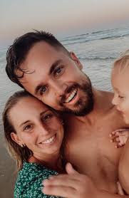 I'm looking for a local expecting mama! If you're interested please reach  out via my IG 😍 @captured_bysel