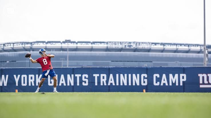 New York Giants в X: „Like if we should make this our header photo“ / X