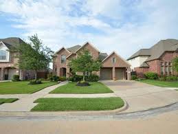 A Family Home To Love In The Established Community Of Shadow Creek Ranch In Pearland Tx The Home Wood French Doors Jack And Jill Bathroom Entertaining Guests