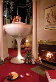 Acrylic solid surface simply style arch shape computer table design. The Rise And Fall Of The Heart Shaped Hot Tub Apartment Therapy