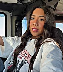 Bree Nelson's Instagram, Twitter & Facebook