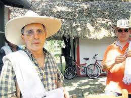 Resultado de imagen para alvaro uribe  su finca SUS CULTIVOS Y CABALLOS
