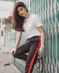 10 Potret Iga Azwika Pemeran Wulan Di Tukang Ojek Pengkolan Rcti Model Pakaian Wanita Pose Fotografi Wanita