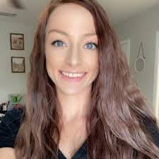 Leanna Hendricks's Instagram, Twitter & Facebook