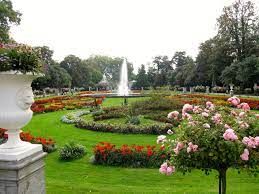 Fasanen, singvögel und eulen sind hier ebenso zu hause wie schildkröten und pfauen. Botanische Garten Im Rheinland