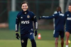 At his best, mesut ozil was a dynamic playmaker for arsenal, but his time at the club was overshadowed by. Mesut Ozil In Imza Toreni Tarihi Belli Oldu Ntvspor Net