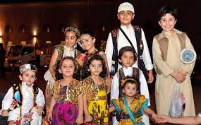 Pin By Falyaseen On Ghabga Iftar In 2021 Traditional Song Kuwait Celebrities
