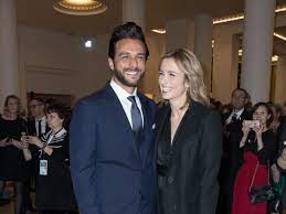 Née à pau d'un père basque et d'une mère bigourdane, tous les deux épiciers, isabelle ithurburu est élue miss pau en 2001. Isabelle Ithurburu A Accouche L Animatrice De Canal Et Maxim Nucci Parents D Une Petite Fille Isabelle Ithurburu Petite Fille Isabelle