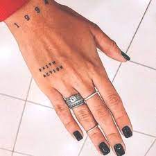 77 Cute And Minimalist Small Tattoo Ideas For Women Ecemella Hand Tattoos For Women Tiny Tattoos Tattoos For Women Small