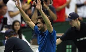 L'allemagne aussi attend sa nouvelle heure. Francfort Afp Coupe Davis Simon Donne Au Courage Le 1er Point A La France En Allemagne