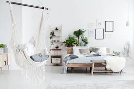 This tutorial uses a bed sheet, but if you want something a bit more permanent i suggest a stronger fabric. 20 Ideas For Decorating With Indoor Hammocks