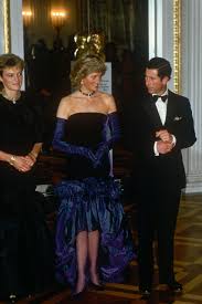 She was the first wife of charles. Prinzessin Diana In 10 Legendaren Looks Von Catherine Walker Die Modegeschichte Geschrieben Haben Vogue Germany