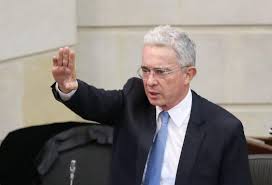 Álvaro uribe vélez (born 4 july 1952) is a colombian politician who served as the 31st president of colombia from 7 august 2002 to 7 august 2010. Guerra En Twitter Por El Tuit Censurado A Alvaro Uribe