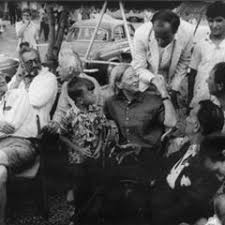 Marcel Duchamp, Alexina Duchamp, Salvador Dali, Timothy Phillips à la  terrasse du café Meliton