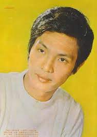 王鍾與演員 金興賢 為不同班級的小學同學，經常一起遊玩 1 。 H1tfeuuorktatm