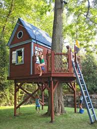 Combine architecture, sculpture and painting in a single form. Baumhaus Bauen Schaffen Sie Einen Ort Zum Spielen Fur Ihre Kinder Baumhaus Bauen Baumhausideen Baumhaus