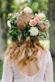 How to keep cut flowers fresh (almost) forever. Tips And Ideas For Wearing Fresh Flowers In Your Hair For Your Wedding