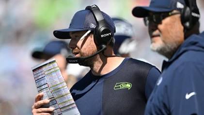 Offensive coordinator Clint Kubiak instills fierce competition along the offensive line, do AI tạo