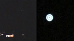 « l'objet » se déplace « sur une trajectoire oblique », en se rapprochant du sol. Une Etrange Lumiere Observee Dans Le Ciel Un Peu Partout En Belgique Qu Est Ce Que C Etait Rtl Info