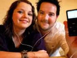 MP3 couples drop the DJ