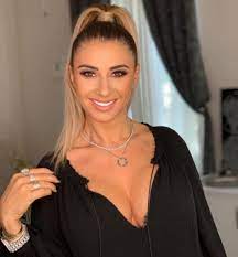 Anamaria prodan o face praf pe presupusa amanta a lui reghecampf: Laurentiu Reghecampf Si Anamaria Prodan Divorteaza Dupa 13 Ani De Mariaj Informatia A Fost Confirmata De Antrenor Sport Ro