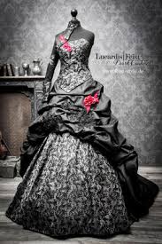 Die suche nach dem perfekten brautkleid. Schwarzes Brautkleid Lucardis Feist Extravagante Brautmode Hochzeitsanzuge Und Ausgefallene Gehrocke