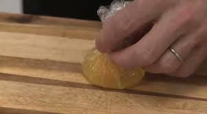 Il risultato finale sarà uno scrigno di. Preparare Un Uovo In Camicia Utilizzando La Pellicola Video