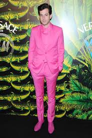 When harry styles rocked up to the today show this week, rocking a pink gucci suit, we were smitten kittens. Men Wearing Pink Suits Looking Extremely Hot Glamour Uk