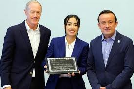 Reconoce FMF a árbitros mundialistas