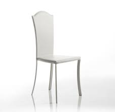 Angelina è una sedia completamente rivestita in pelle bianca o in tanti altri colori a tinta unita. Ledersessel Mit Klassischen Linien Fur Das Esszimmer Idfdesign