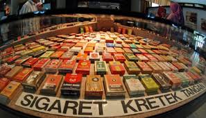 Salah satu pegawai di museum kretek kudus,ana lutfiana mengatakan di dalam museum menyuguhkan jejak kekayaan nusantara berupa produk rokok yang. Museum Kretek Kudus