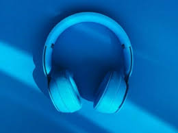 Pour une personne qui dispose d'un smartphone, écouteur et casque audio sont incontournables. Apple Retire Tous Les Casques Et Ecouteurs De Marques Tierces De Ses Rayons Le Casque Airpods Studio En Approche Cnet France