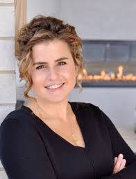 Leah Hoffman's Instagram, Twitter & Facebook