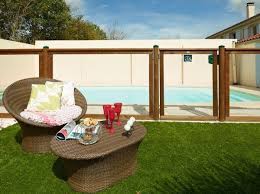 la barriere en bois et pmma pour piscine offre la securite en toute discretion barrieres securite conforme nf p 90 306 barriere piscine piscine bois piscine