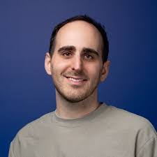 Eli Weiss's Instagram, Twitter & Facebook