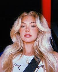 Abigail White's Instagram, Twitter & Facebook