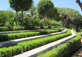 Contemporary Garden In Quinta Do Lago Portugal Featuring A Manicured Box Hedge And Stone Wall Contemporary Garden Landscape Design Creative Landscape