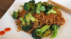 Nouilles Chinoises Sautees Aux Brocolis Simples Et Rapides A Preparer Cooking With Morgane En 2020 Nouilles Chinoises Recette Asiatique Recette Nouilles Sautees