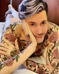 BUEN DIA GENTE LINDA , EN HORAS EN MI CASA , Y A SEGUIR UNA NUEVA  ARGENTINA, DE TRABAJO Y ARMONIA , LEJOS DE GENTE TOXICA QUE PRENTENDE  ARRUINAR LAS COSAS Y