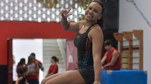 Ginasta rebeca andrade aproveita pandemia para se recuperar de lesão no joelho e chegar 100% a. Ginasta Do Flamengo Rebeca Andrade Festeja Sucesso No Solo Ao Som Do Funk Baile De Favela Esporte O Dia