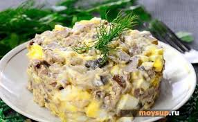 салат с курицей и грибами и огурцами и яйцами Salat S Pechenkoj Gribami I Yajcami Vkusnyashki Eda Kulinariya
