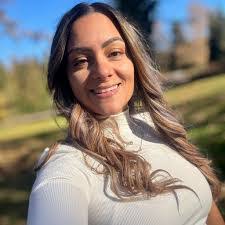 Diana Trauger's Instagram, Twitter & Facebook