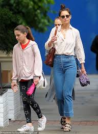 Actress katie holmes found fame as a teenager before weathering a steady diet of tabloid storms as an adult. Katie Holmes Grabs Pastries To Go With Daughter Suri Daily Mail Online